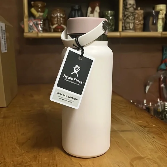 Juneberry Hydro Flask 32oz - Picture 2 of 4